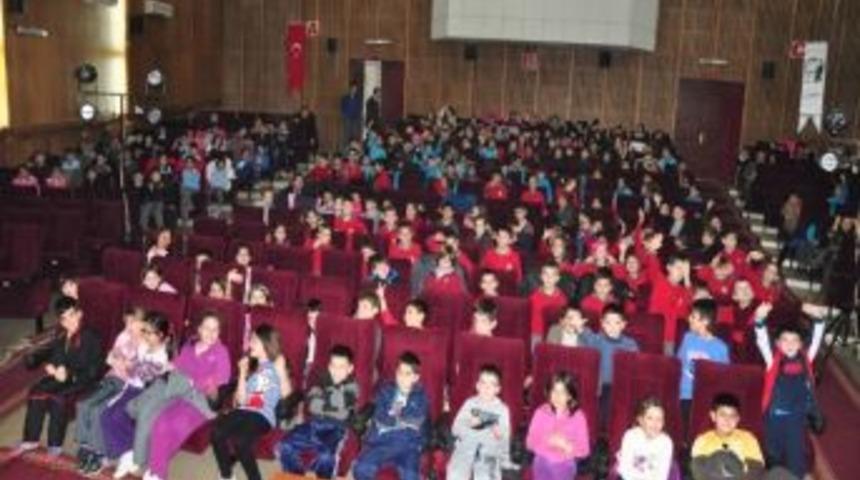 &Ccedil;ocuk Tiyatrosu Yoğun İlgi G&ouml;rd&uuml;