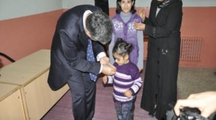 Kaymakamlıktan &Ccedil;ocuklara &Ccedil;eyrek Altın