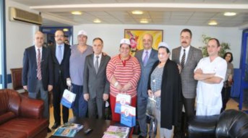 OM&Uuml; Rekt&ouml;r&uuml; Prof. Akan, T&uuml;p Mide Ameliyatı Olan Hastaları Ziyaret Etti