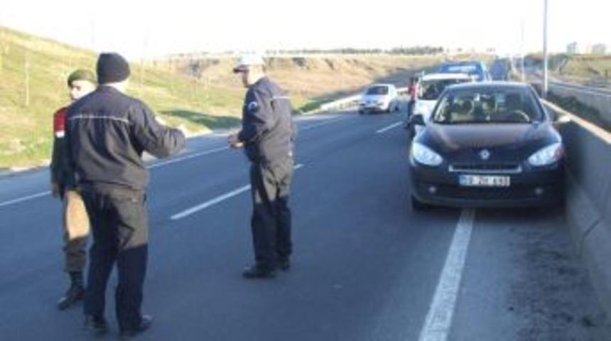 Direksiyon Başında Şeker Komasına Giren S&uuml;r&uuml;c&uuml; Kaza Ge&ccedil;irdi