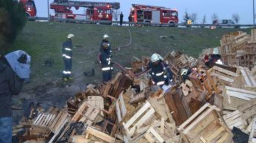 Tinerciler Bayrampaşa Sebze Hali'nde Yangın &Ccedil;ıkarttı