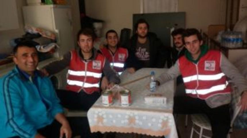 Urla Kızılay Şubesi Kandilde Kavurma Dağıttı