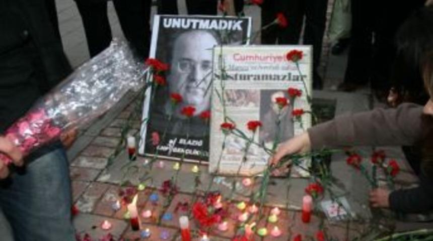 Uğur Mumcu &Ouml;l&uuml;m&uuml;'n&uuml;n  20. yılında anıldı