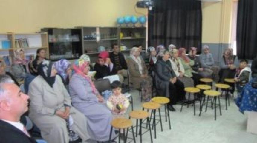 İzmir&rsquo;de Aile Ve Sosyal Eğitim Programı D&uuml;zenlendi