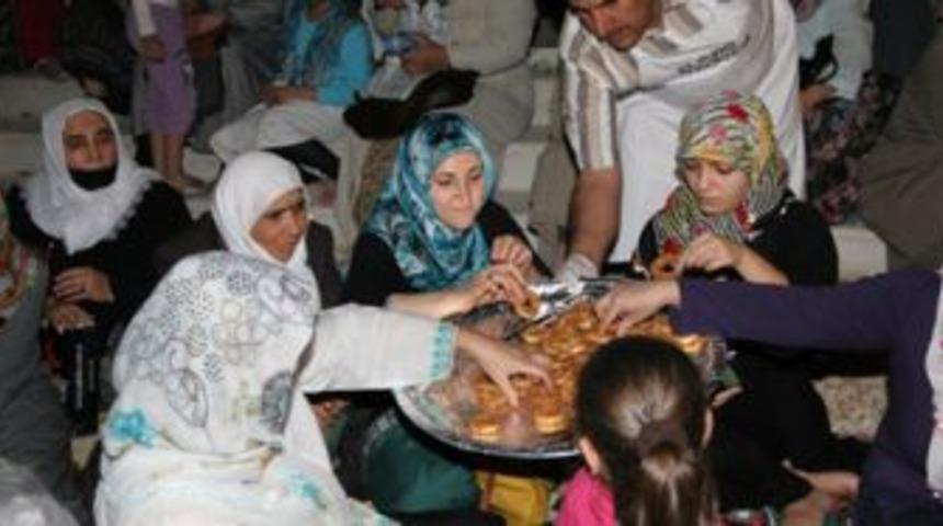 Vatandaşlara kandil simidi dağıtıldı