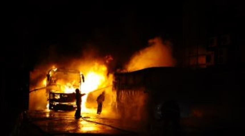 Akaryakıt Istasyonundaki Yangın Korkuttu