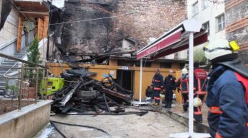 Tarihi Cami Yanmaktan Kurtarıldı