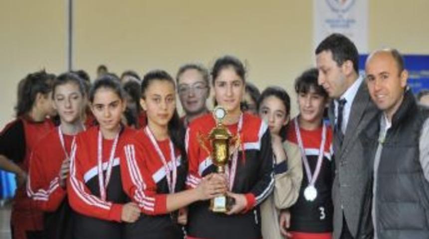 Trabzon&rsquo;da Ortaokullar Arası Hentbol Ma&ccedil;ında Bir İlk