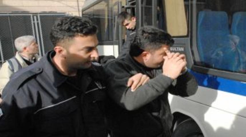 Organize Su&ccedil; &Ouml;rg&uuml;t&uuml; Oluşturdukları Iddiasıyla 32 Kişi Yakalandı