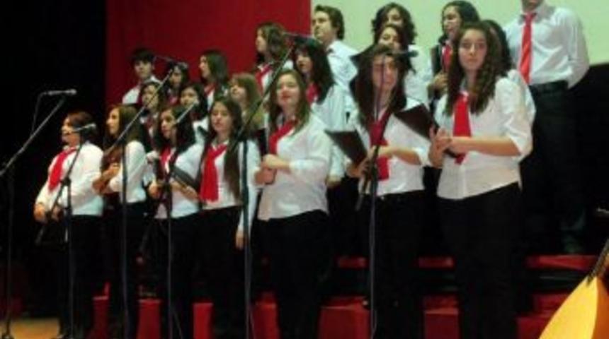 &Ouml;ğrenciler Tarafından Hazırlanan T&uuml;rk&uuml; Gecesi Yoğun İlgi G&ouml;rd&uuml;