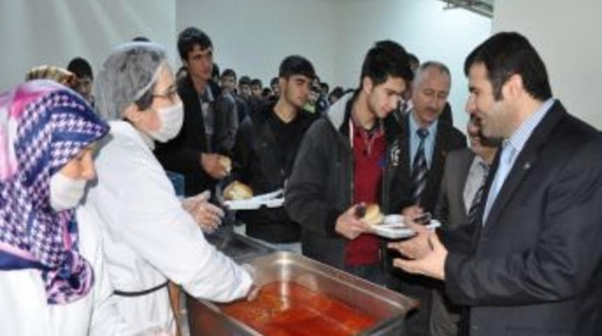 Yatağan Kaymakamı Tanrıseven, &Ouml;ğrencilerin Sofrasına Konuk Oldu