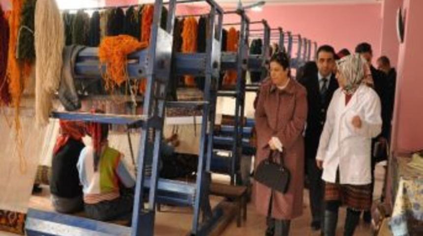 Vali Eşi Arzu Aydın, Toplum Merkezleri İle Halı Ve Kilim At&ouml;lyelerini Ziyaret Etti