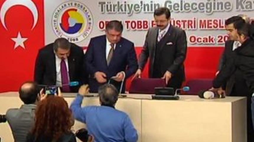 Bakan Şahin, G&ouml;revden Alındığını TOBB'un Programında &Ouml;ğrendi