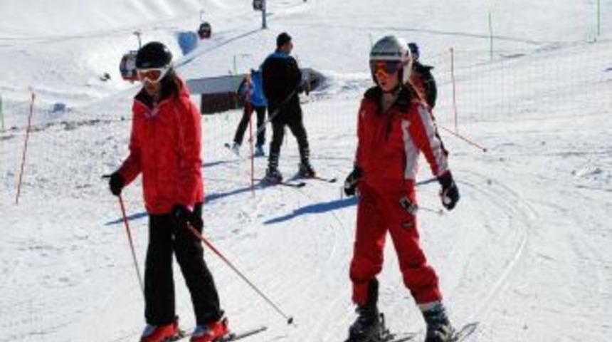 Erciyes A.Ş., Kayak Kursu A&ccedil;ıyor