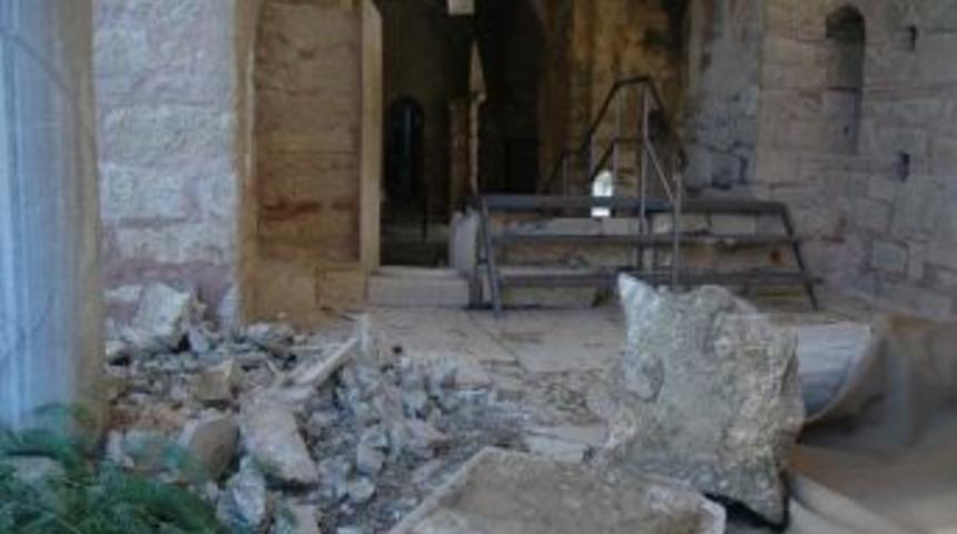 Fırtına Nedeniyle Noel Baba Kilisesinde Hasar