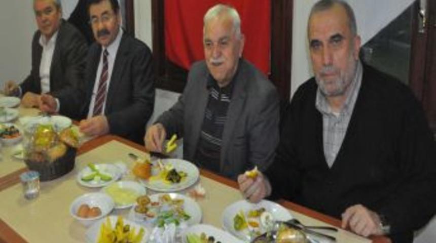 G&ouml;lbaşı Belediyesi'nden Cami Cemaatine Kahvaltı