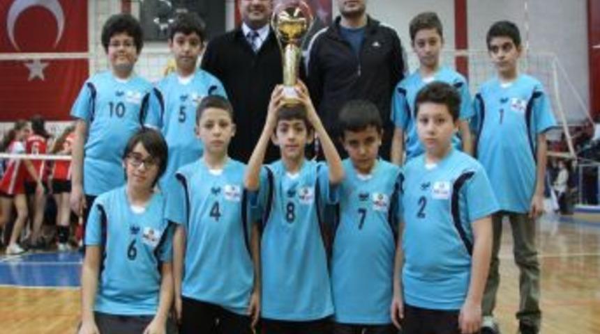 &Ouml;zel Melih Koleji Voleybolda Il Birincisi