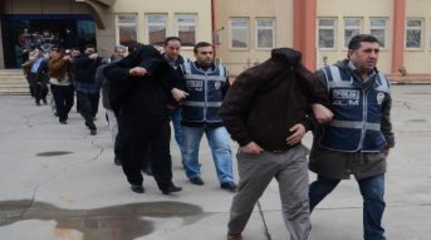 Gurbet&ccedil;ilerin Arazilerini Tapu Kayıtlarını Değiştirerek Satan Şebeke &Ccedil;&ouml;kertildi