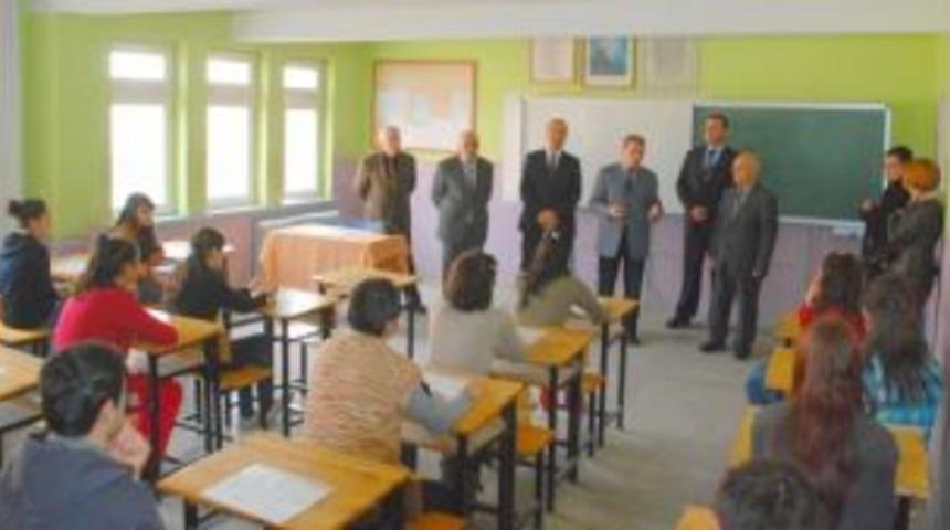 Osmancık Kaymakamı karne dağıttı