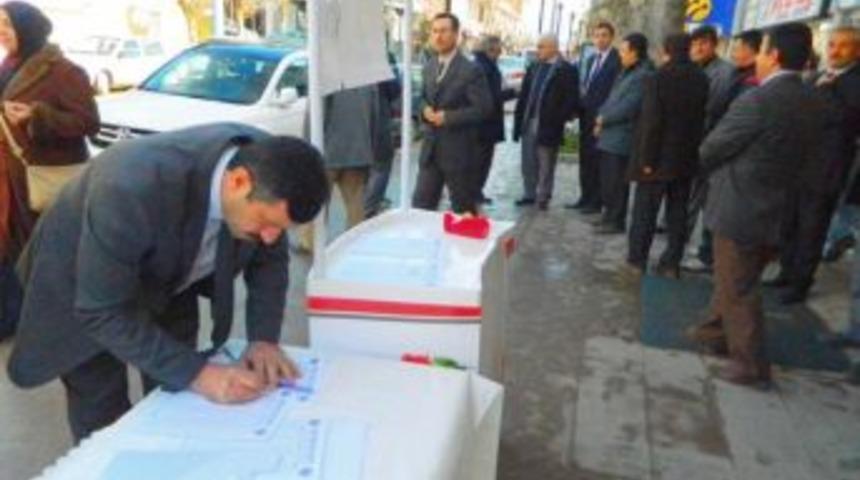 Osmancık'ta &ldquo;10 milyon imza&rdquo; kampanyasına destek