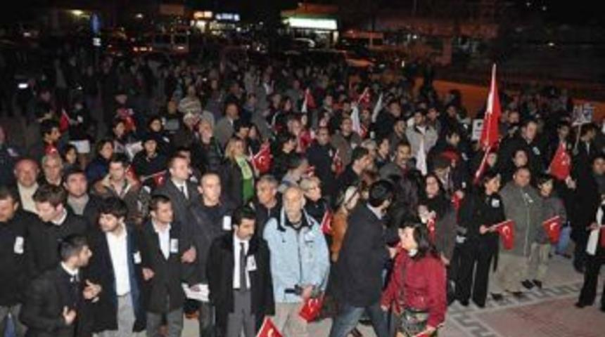 CHP'liler Mumcu i&ccedil;in y&uuml;r&uuml;d&uuml;