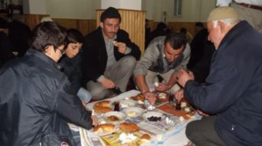 Namazdan Sonra Kahvaltı Programı Camiye Ilgiyi Arttırdı