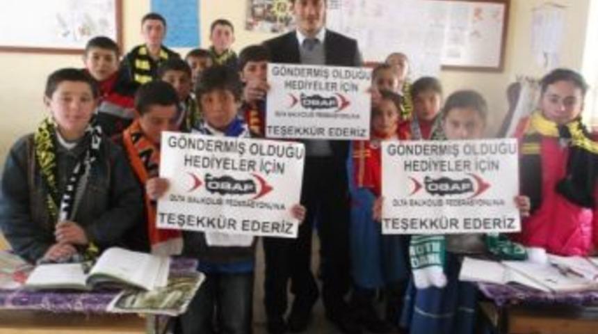 Vanlı Öğrencilerden Obaf’a Fotoğraflı Teşekkür