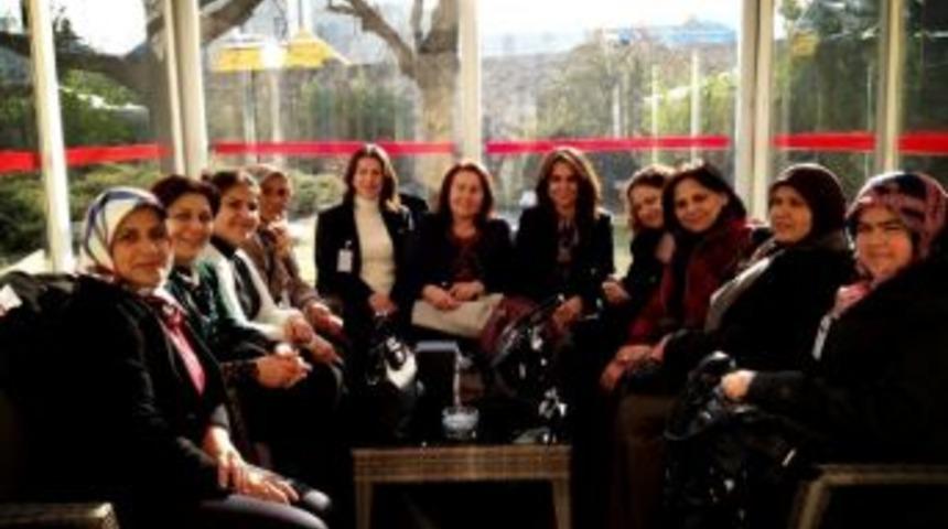 Ak Kadınlar Grup Toplantısına Katıldı