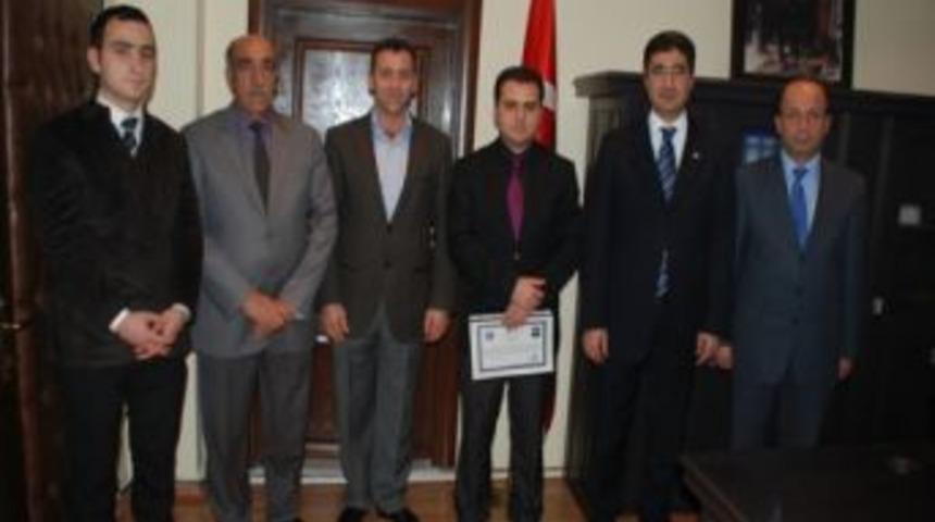 Lice Kaymakamı &Ouml;zbek'ten Personellere Başarı Belgesi