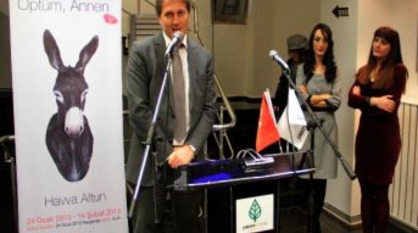 &ldquo;&ouml;pt&uuml;m, Annen&rdquo; Sergisi Galeri Kara&rsquo;da