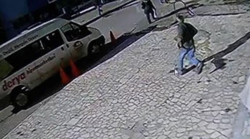 Makaslı Kadın Hırsızlar Kamerada