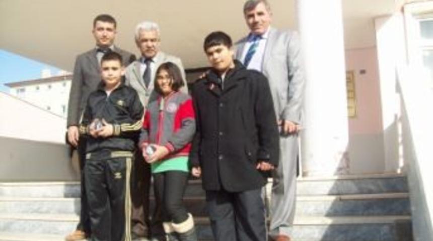 Kitap Okudular, &Ouml;d&uuml;l Kazandılar