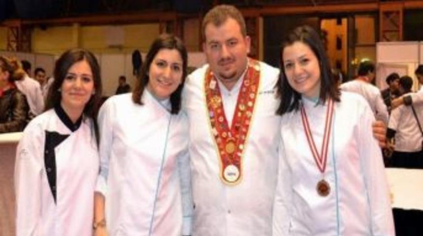 Ad&uuml;&rsquo;n&uuml;n S&ouml;keli Aş&ccedil;ıları İlk &Ouml;d&uuml;llerine Kavuştu