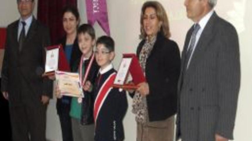 'Altın &Ccedil;ocuklar' Ve &Ouml;ğretmenleri &Ouml;d&uuml;llendirildi