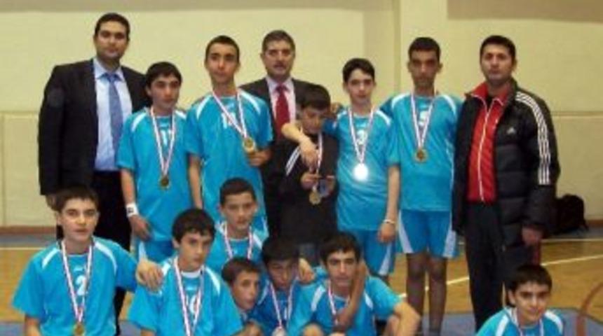 G&ouml;lbaşı Mimar Sinan Ortaokulu Hentbolda Rakipsiz