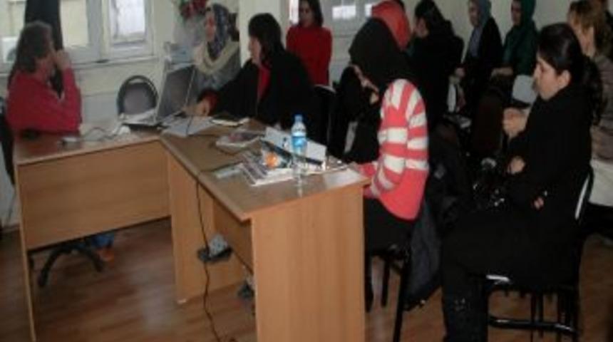 Eşme&rsquo;de Esnaf Odaları İle Kosgeb Ortaklaşa Girişimcilik Kursu Başlattı