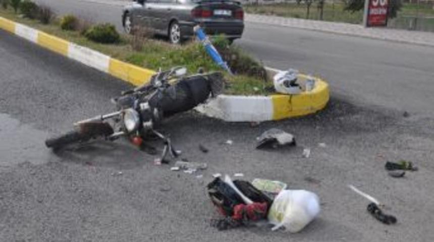 Otomobil İle Motosiklet &Ccedil;arpıştı: 2 Yaralı