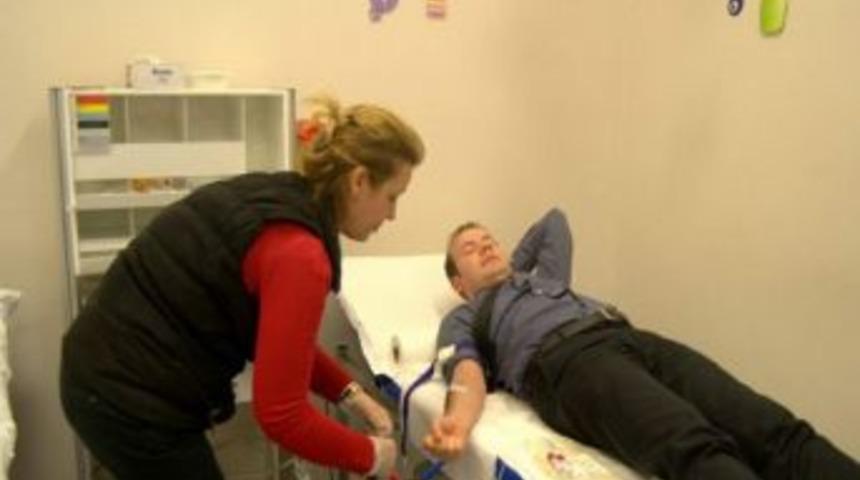 Doktor Ve Hemşireler Kan Verdi