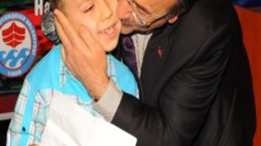 Trabzon'da Hz. Muhammed'in (s.a.v) &Ouml;rnek Hayatının Anlatıldığı 'sevgililer Sevgilisi' Adlı Konferans D&uuml;zenlendi