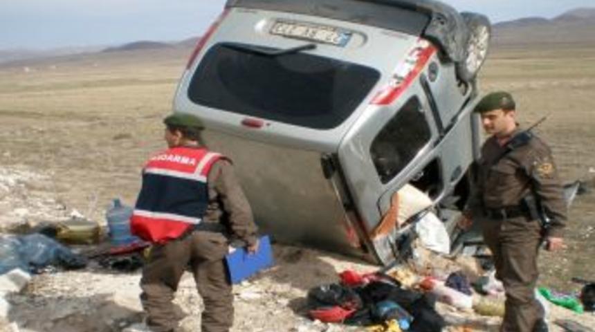 Kamyonet Şarampole Yuvarlandı: 5 Yaralı