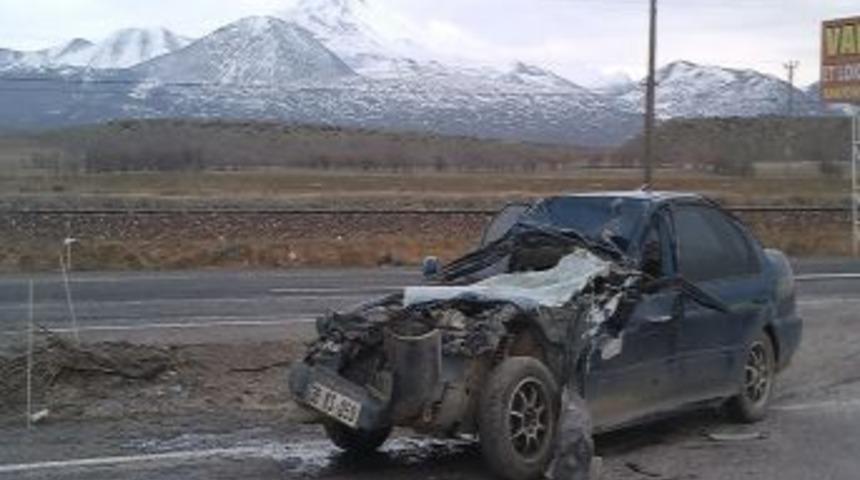Kayseri&rsquo;deki Trafik Kazasında &Uuml;&ccedil; Kişi Yaralandı