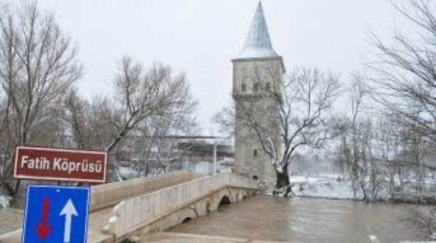 Tunca Nehri Bazı B&ouml;lgelerde Yatağından Taştı