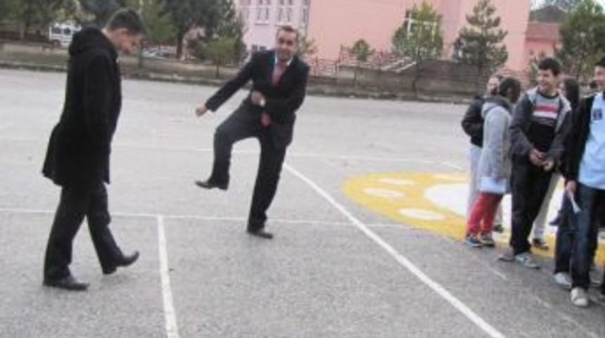 &Ouml;ğretmenden Gangnam Style Dansı