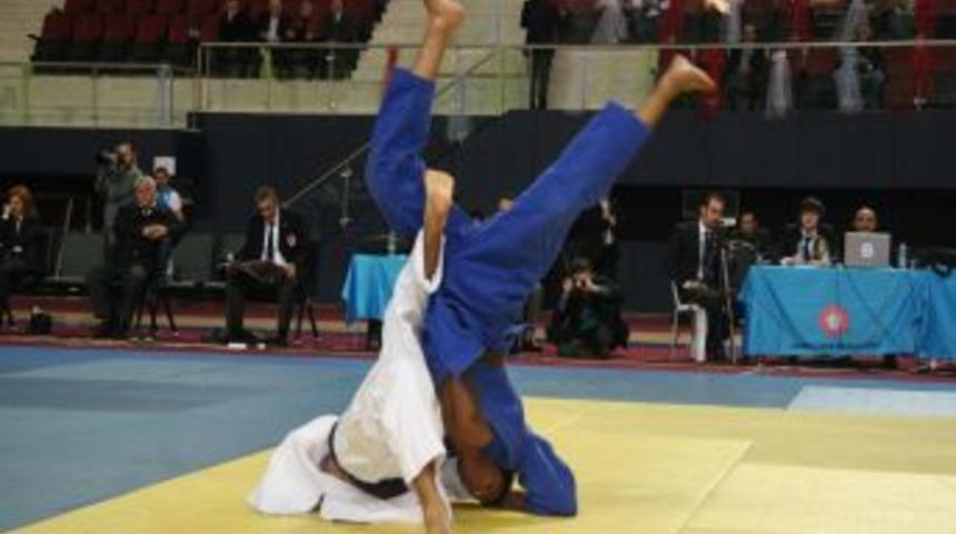 Gen&ccedil; Judocular Kocaeli&rsquo;de Madalya Arıyor