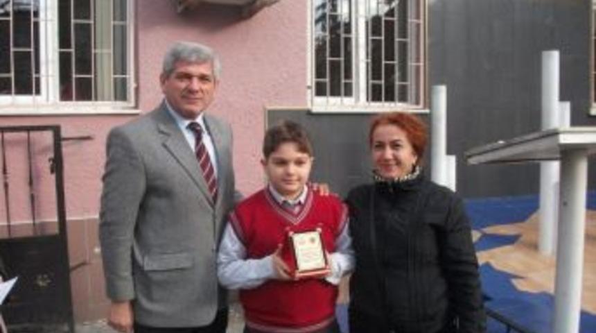 Atat&uuml;rk Ortaokulu&rsquo;nda &Ouml;d&uuml;l Yağmuru