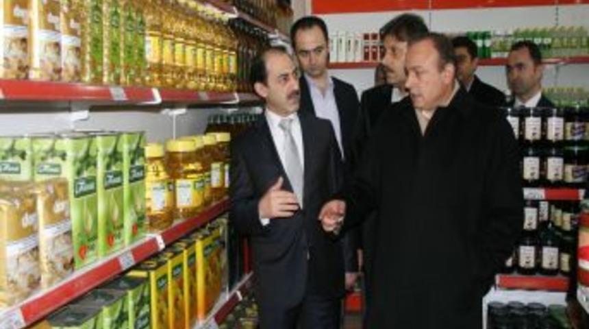 Tarım Kredi, Ilk K&ouml;y Pazarı&rsquo;nı Trabzon&rsquo;da A&ccedil;tı