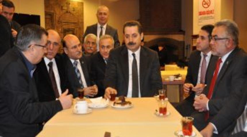 &Ccedil;alıştayın G&uuml;ndemi 'kamuda Baş&ouml;rt&uuml;s&uuml; Yasağı' Oldu