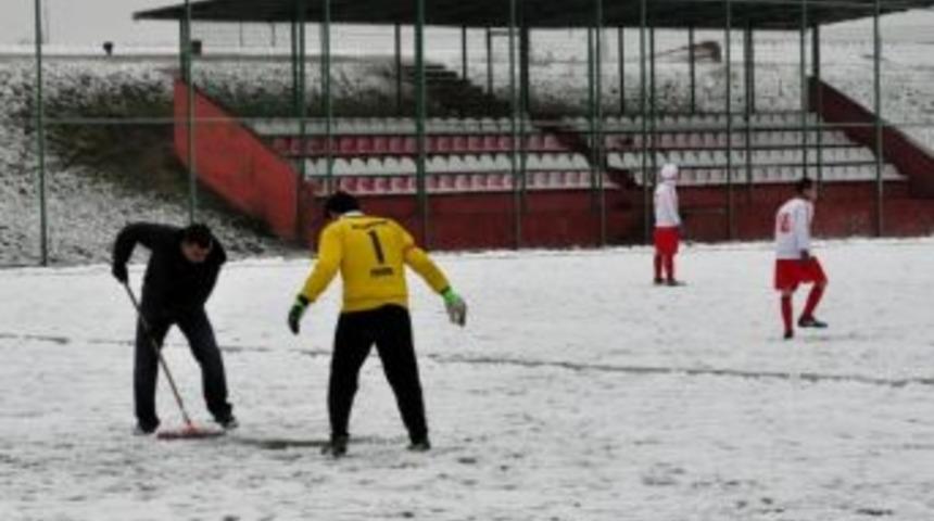 Kar &Uuml;st&uuml;nde Futbol Ma&ccedil;ı