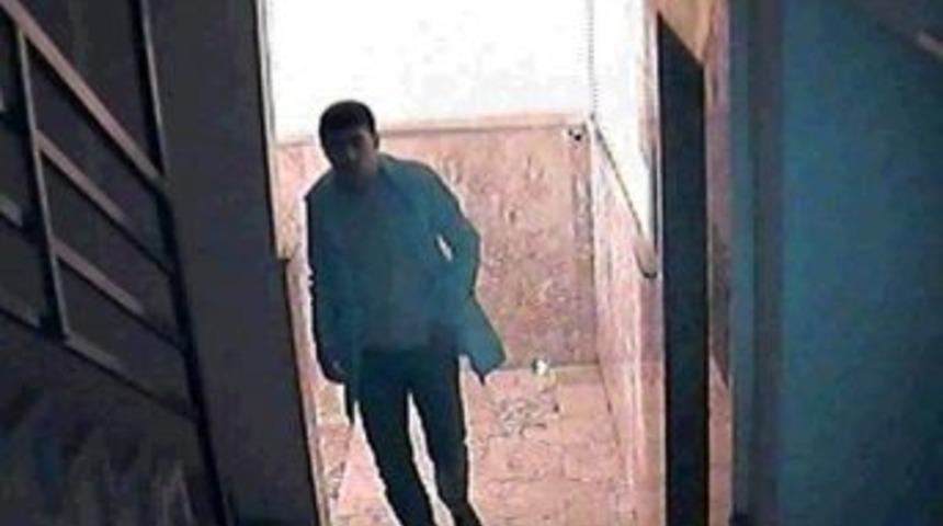 Hırsızlık Ş&uuml;phelisi &Ccedil;atıda Yakalandı