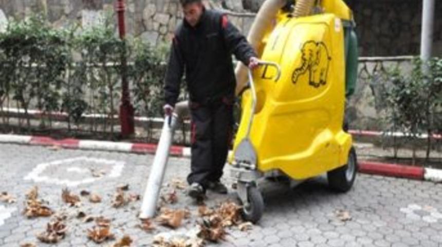 Kemalpaşa'da Çarşı Ve Meydanlar Fil Hortumuyla Temizleniyor